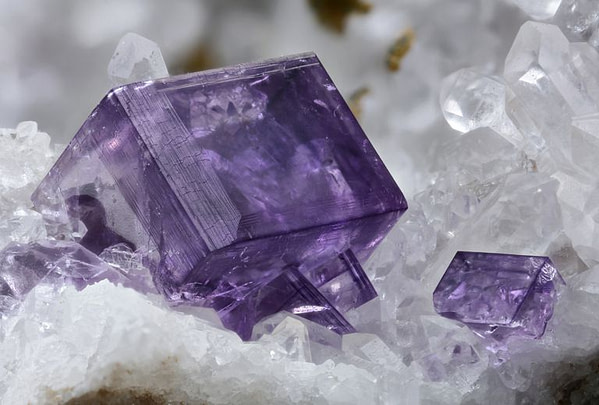 fluorite mineral 652050409 585166cb3df78c491e1241b3